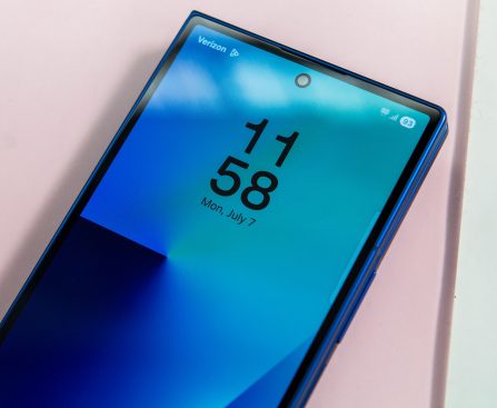 Galaxy Z Fold 8 Anticipated to Keep Existing Display Material, Sparking Mixed Responses