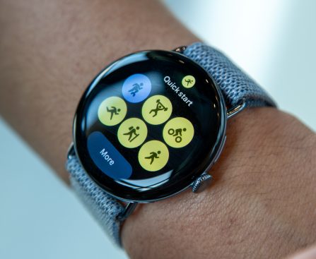 Google Unveils Wear OS 6.1 Featuring Long-Awaited Time Zone Capability