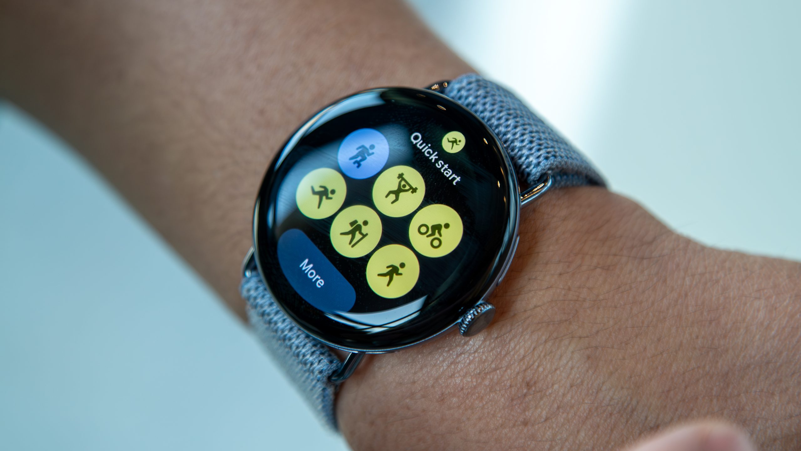 Google Unveils Wear OS 6.1 Featuring Long-Awaited Time Zone Capability