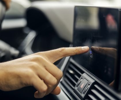 Guide to Efficiently Cleaning the Infotainment Screen of Your Car