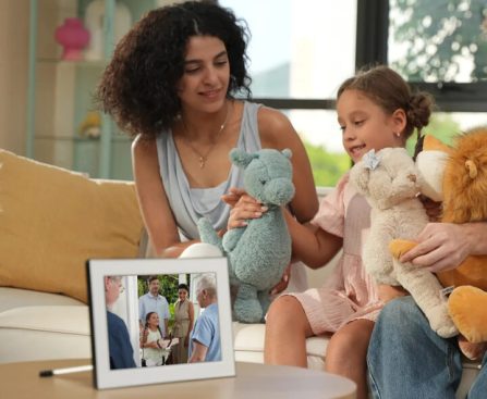 Homture Magic Frame: Smart Photo Display with Generative AI and 60 GHz mmWave Radar (Sponsored)