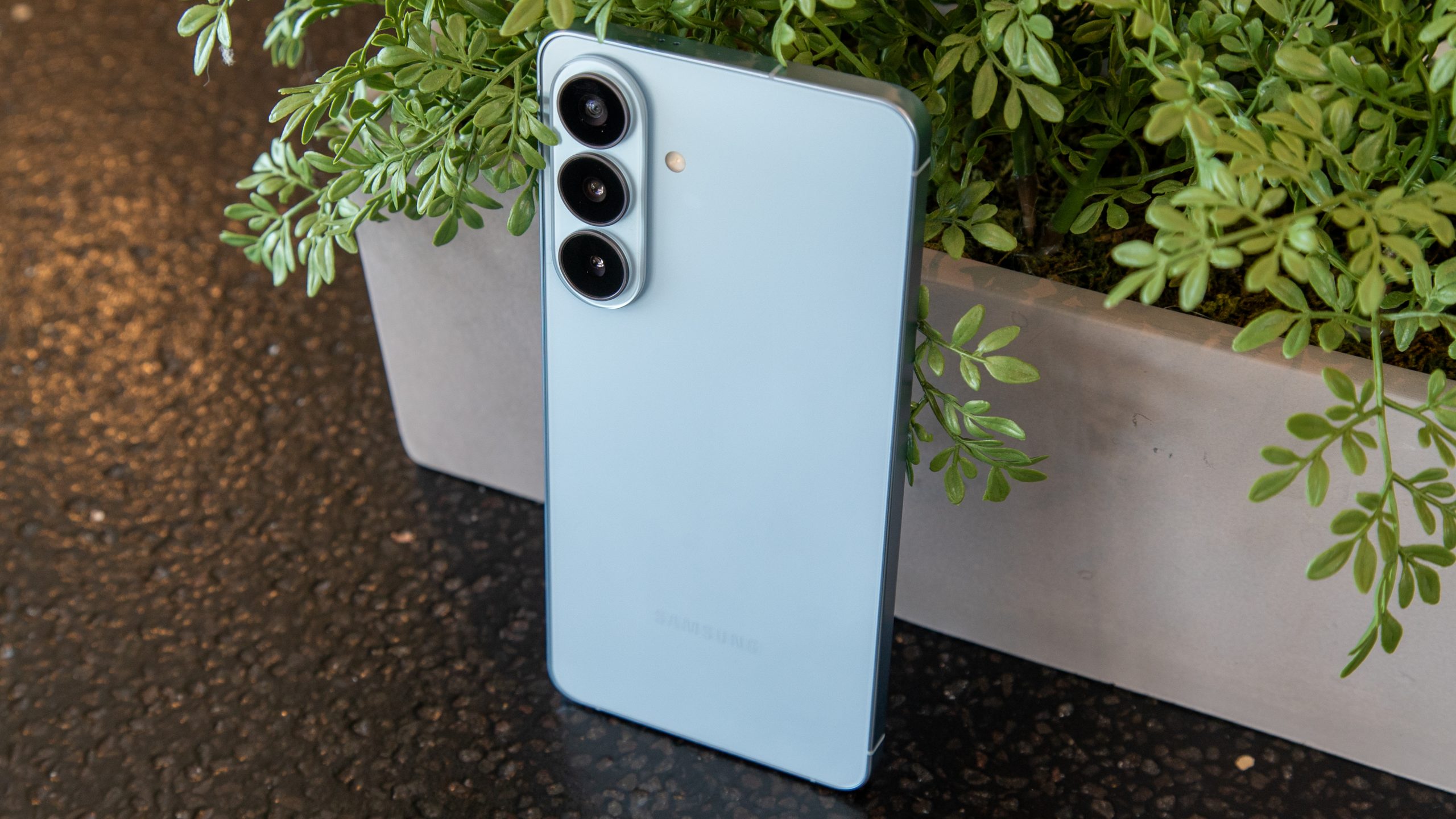 How I Scored a Complimentary Samsung Phone, Smartwatch, and $100 Gift Card at Verizon: A Detailed Tutorial