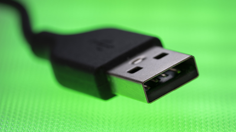 How to Identify the Proper Orientation of Your USB Port