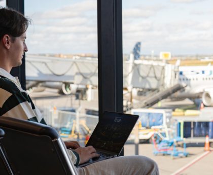 How to Monitor a Flight via iMessage on Your iPhone