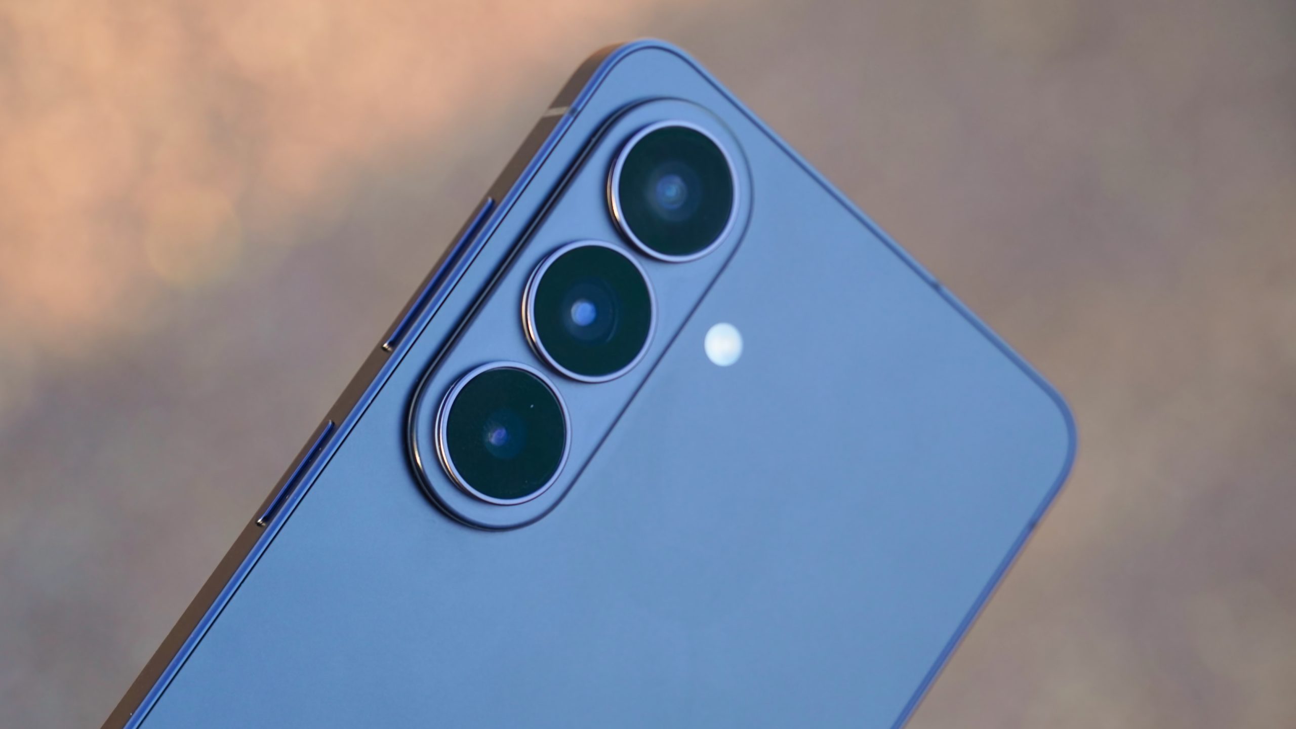 Increasing Technology Costs: Are Buyers More Hesitant to Acquire New Phones This Year?