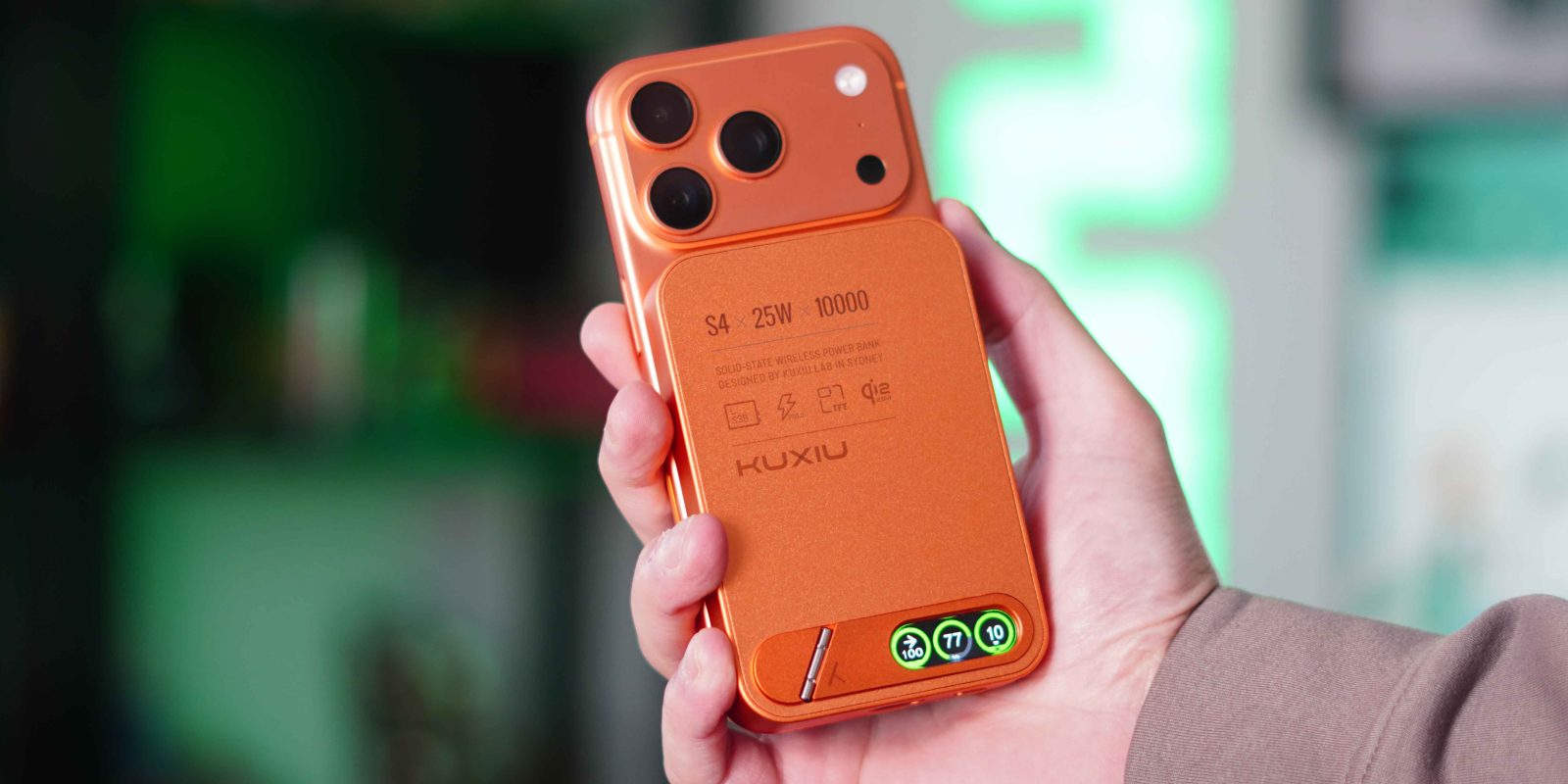 Kuxiu's S4 MagSafe Battery Boasts a Sleek Design and Instant Smart Display