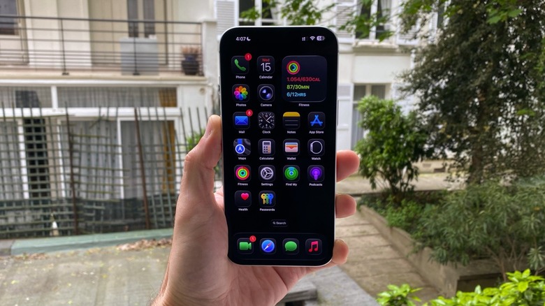 Many iPhone Users Uninformed About Current Ultra Dark Mode Functionality