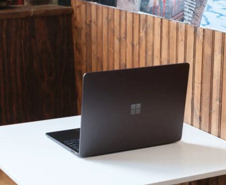 Microsoft Plans Surface Laptop with OLED Display