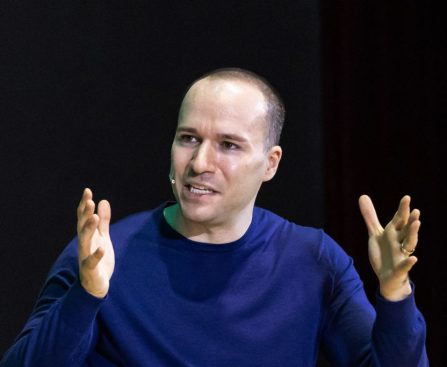 OpenAI Unveils GPT-5.5, Advancing Towards an AI 'Superapp'