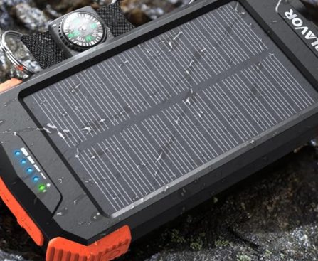 Portable Solar Power Bank Charges Your Phone Automatically