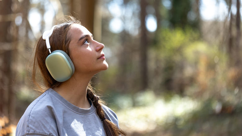 Reasons to Think Twice About Using Headphones Outdoors