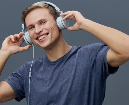 Reasons Why Audiophiles Favor Wired Headphones Over Bluetooth: 4 Essential Factors