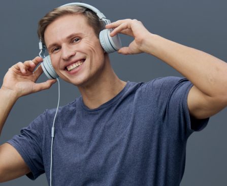 Reasons Why Audiophiles Favor Wired Headphones Over Bluetooth: 4 Essential Factors