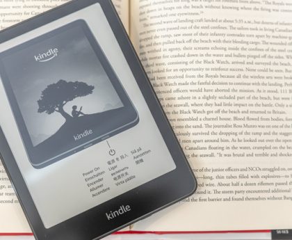 Reasons Why Fans of Physical Books Should Still Think About Having a Kindle: 5 Convincing Arguments