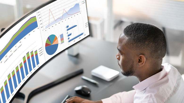 Reasons Why TV Manufacturers Are Phasing Out Curved Screens