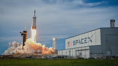SpaceX Plans to Go Public with Ambitious Fundraising Goal