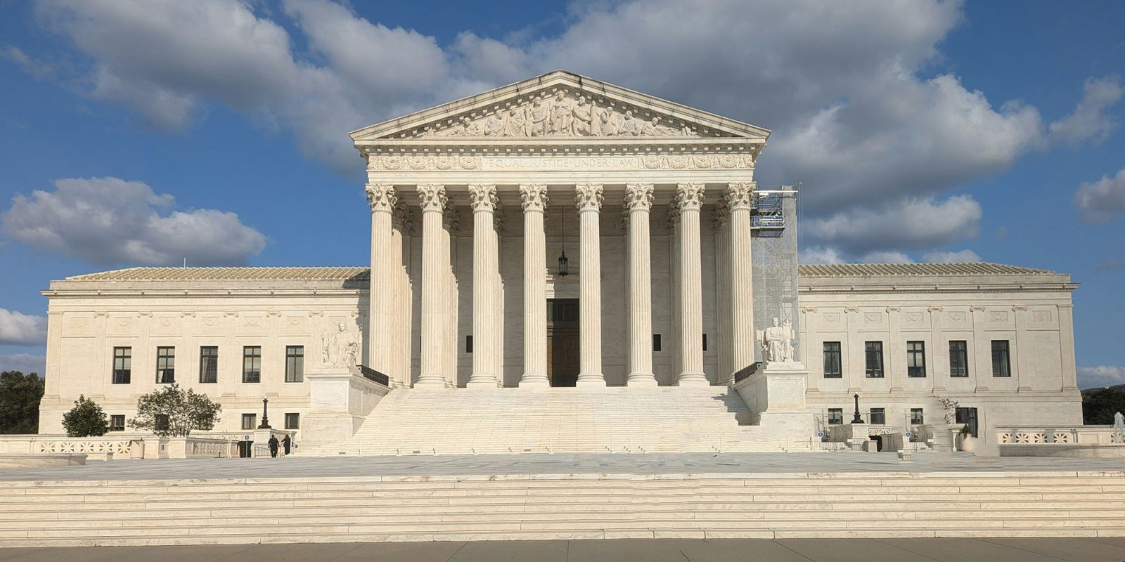 Supreme Court Assesses Lawfulness of Smartphone Geolocation Tracking Methods