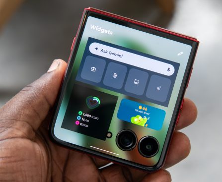 T-Mobile Provides Last Year’s Motorola Razr Ultra at No Cost with New Line, Ignoring 2026 Models