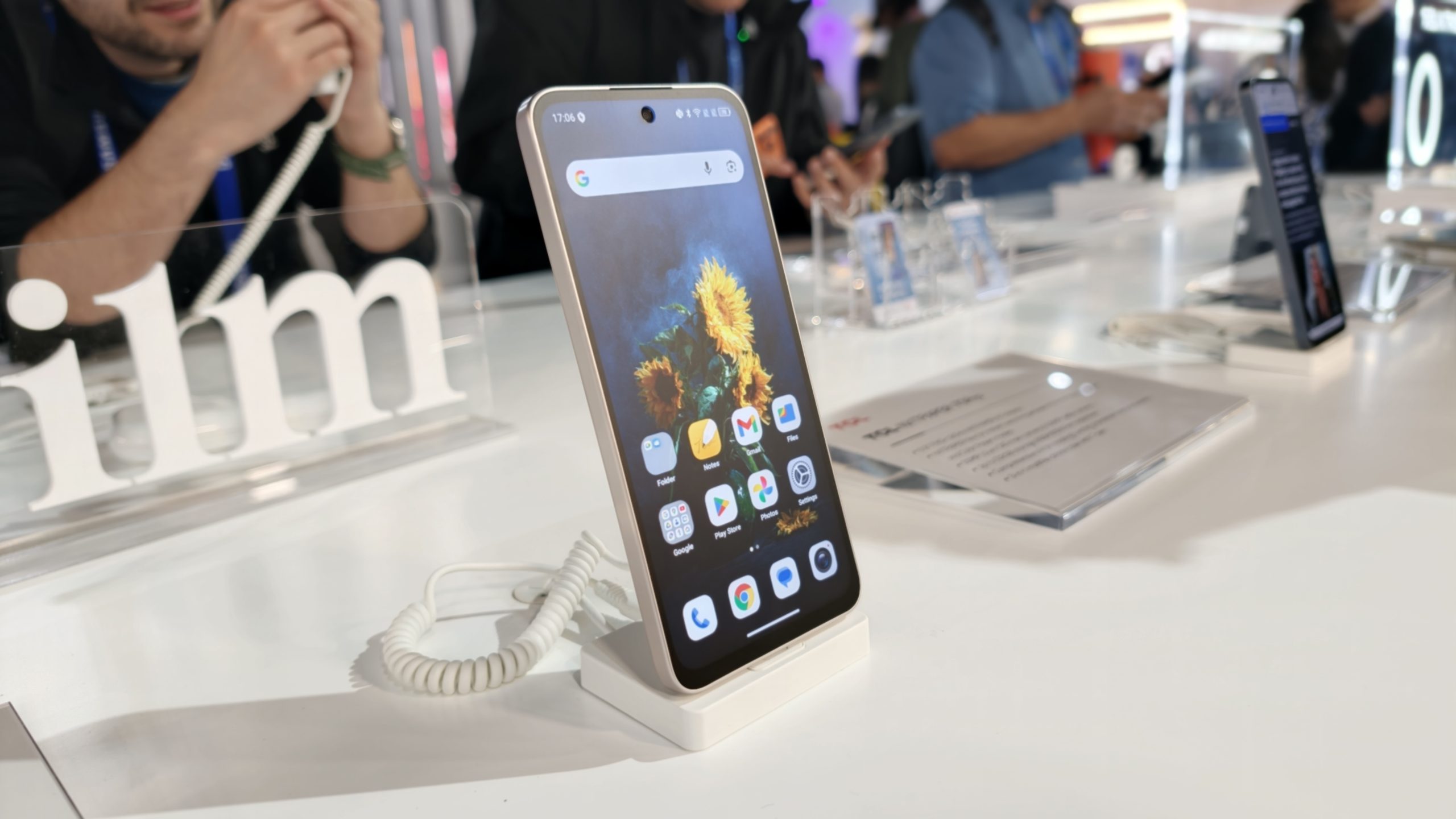 TCL's NXTPAPER 70 Pro E-Paper Now Offered at T-Mobile at an Affordable Cost