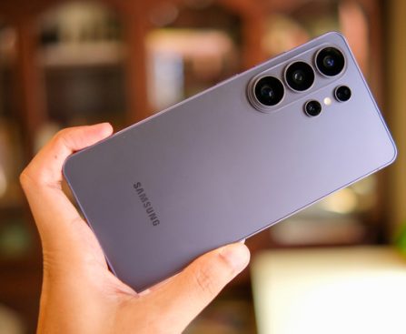 "The Flashlight of the Galaxy S26 Can Melt Plastic, Adding to the List of Devices with Comparable Features"