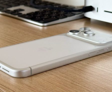 The Function of the Lines on the Edges of Your iPhone