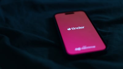 Tinder Addresses Viral Video on Facial Scan Manipulation