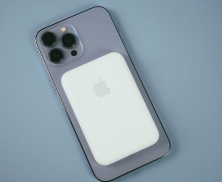 Top 5 Battery Packs for iPhone that are Compatible with MagSafe