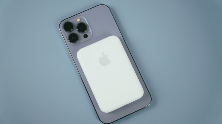 Top 5 Battery Packs for iPhone that are Compatible with MagSafe