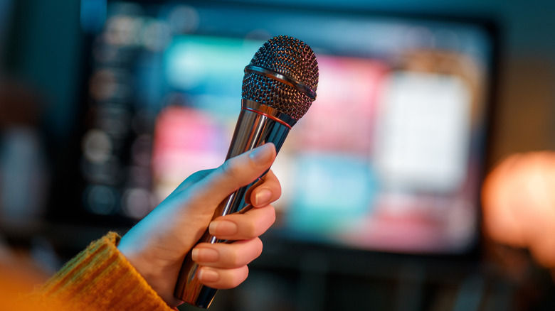 Top 5 Karaoke Systems for Television: Professional Evaluations