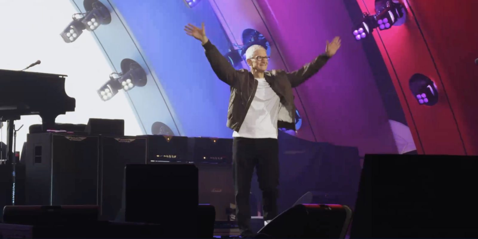 Unprecedented iPhone Brand Loyalty as Android Users Transition to Apple