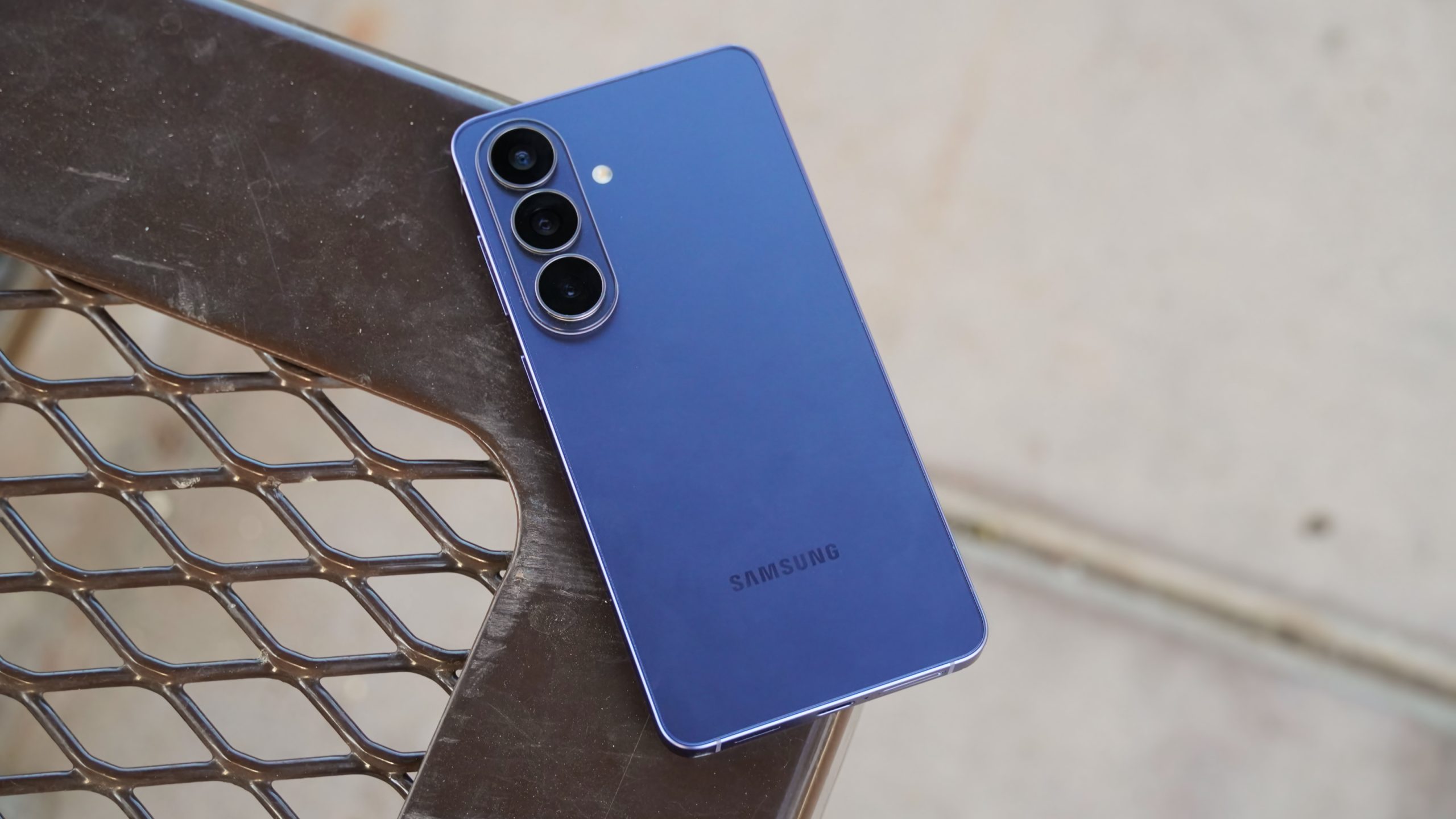 Visible Offers $480 Credit with Samsung Galaxy S26 Purchase, Conditions Apply