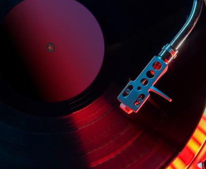 Why Audiophiles Choose Turntables Over Record Players: 4 Main Reasons