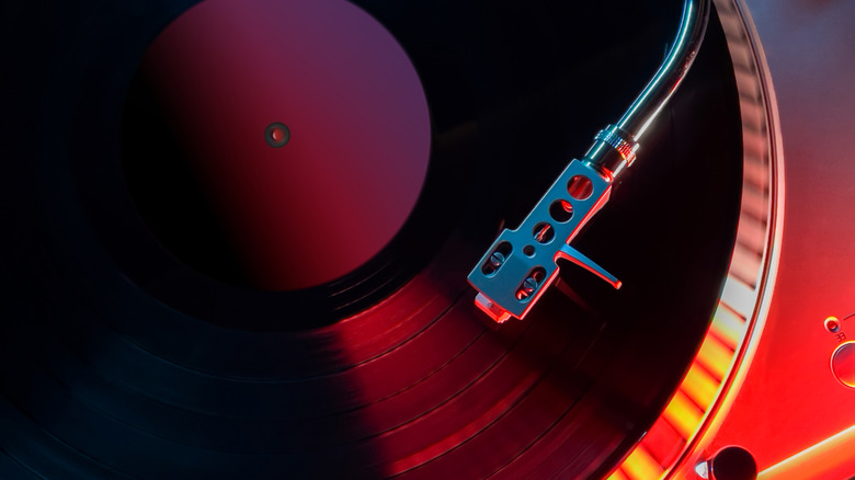 Why Audiophiles Choose Turntables Over Record Players: 4 Main Reasons