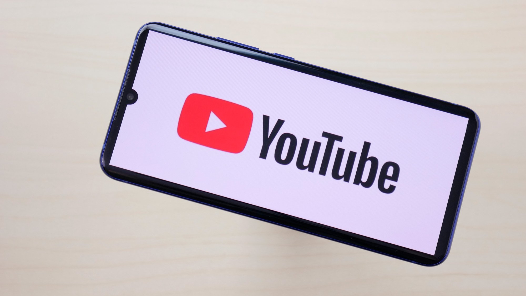YouTube Mobile Unveils Less Obtrusive Livestream Advertisements, Accompanied by a Drawback