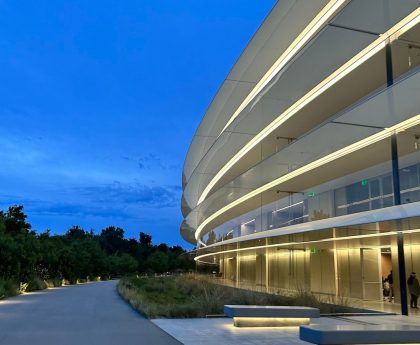 Apple Aims to Seek Tariff Reimbursements and Reinvest in Domestic Manufacturing
