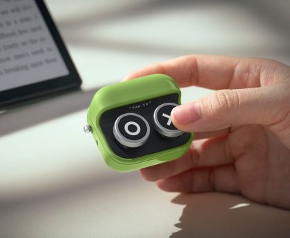 Boox's New Page-Turning E-Reader Remote: A Tiny Two-Button Keyboard