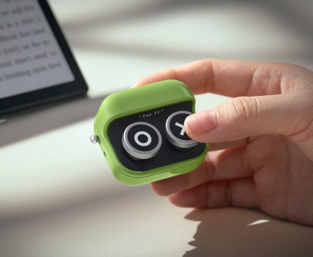 Boox's New Page-Turning E-Reader Remote: A Tiny Two-Button Keyboard