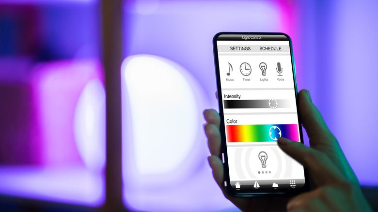 Comparing Smart Plugs and Smart Bulbs: Selecting the Optimal Choice for Lamp Enhancements