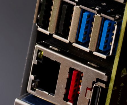 Comparing USB Port Speeds: Red vs. Blue