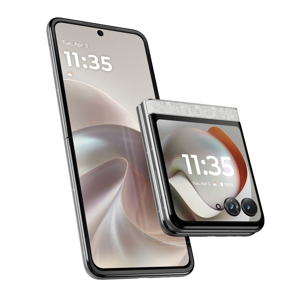 Comparison of Motorola Razr 2025 and Razr 2026: Developments and Limitations