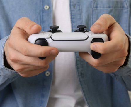 Comprehending the Blue Light Signal on a PlayStation 5 Controller