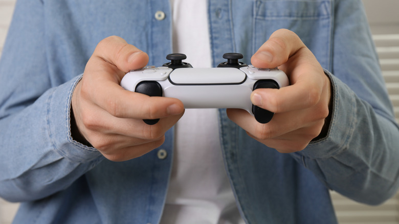 Comprehending the Blue Light Signal on a PlayStation 5 Controller