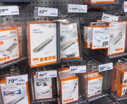 Comprehending the Distinctions Between USB Hubs and Docking Stations