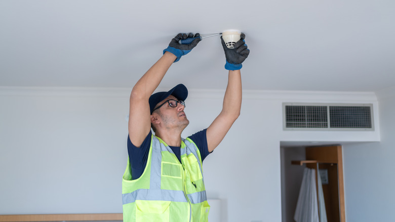 Consumer Reports Issues Caution Regarding Possible Risks in 'Amazon's Choice' Carbon Monoxide Detector