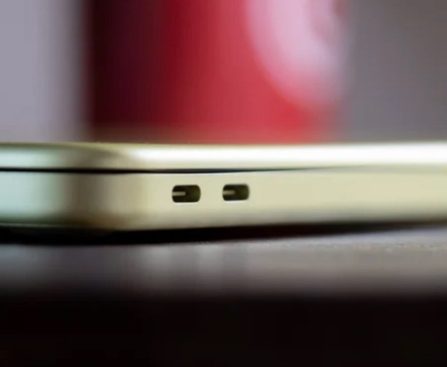Contrasting Heat Regulation: Plastic vs. Metal Laptop Casings