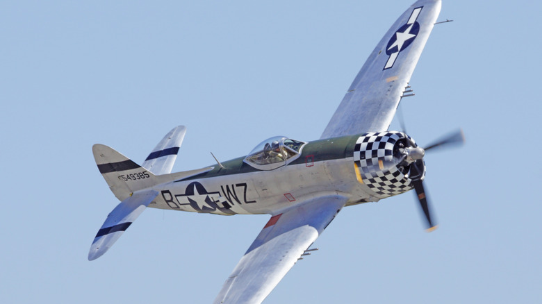 Contrasting the Star Wars Y-Wing Starfighter with a World War II Combat Aircraft