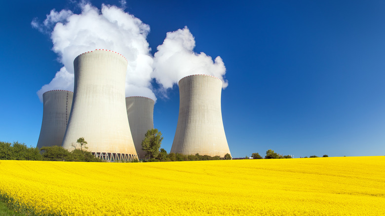 Determining the Quantity of Solar Panels Required to Equate the Production of a Nuclear Reactor