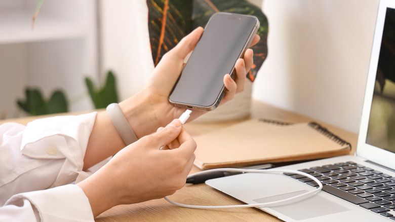 Disproving 5 Popular Misconceptions Regarding Phone Charging