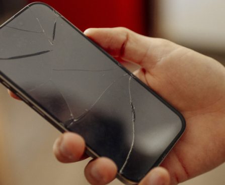 Efficacy of a Magic Eraser in Eliminating Scratches on Phone Screens