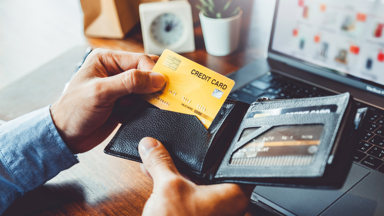 Five Creative Wallet-Sized Devices Resembling Credit Cards